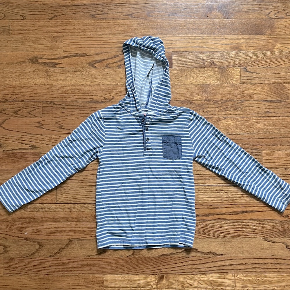 Boys hooded striped long sleeve shirt. Size S (6/7)